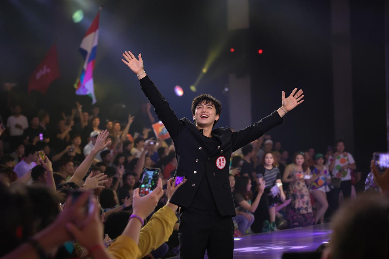 免费成人视频影迷见面会圆满举行，万名粉丝热情参与